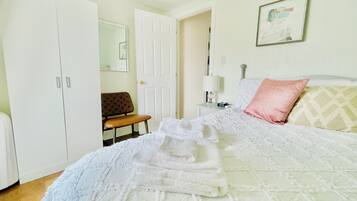 2 bedrooms, premium bedding, free WiFi, bed sheets
