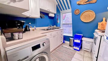 Deluxe Loft | Private kitchen | Full-sized fridge, microwave, oven, stovetop