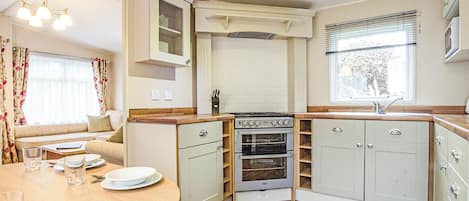 Kühlschrank, Ofen, Herdplatte, Toaster