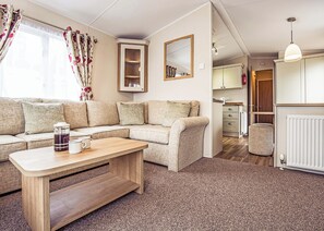 Living area - 12ft-wide caravan with one double with en suite W. (Tenbury Wells)