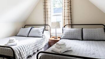 3 bedrooms, desk, iron/ironing board, free WiFi