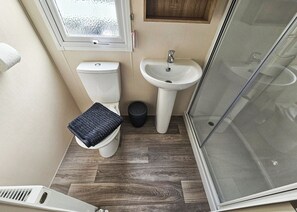 Bathroom - Ty Gwyn Gold 2 Caravan (Abergele)