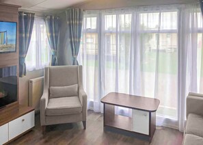 Living area - Spacious and comfortable 12ft-wide caravan with one double with en suite W. (Chapel St Leonards, Skegness)