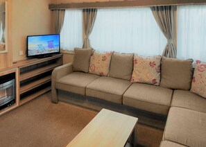 Living area - Comfortable caravan with one double and two twin. (Mablethorpe, Skegness)