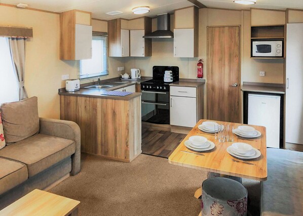 Oven - Comfortable caravan with one double and two twin. (Mablethorpe, Skegness)