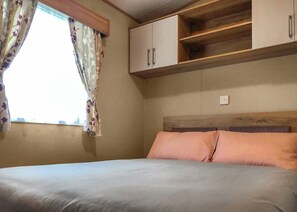 3 bedrooms - Comfortable caravan with one double and two twin. (Mablethorpe, Skegness)