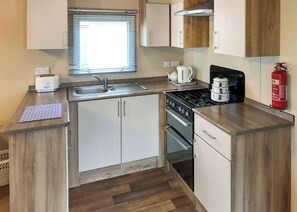 Frigorifero, forno, piano cottura, tostapane
