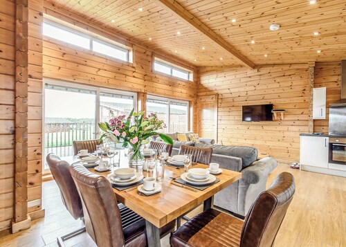 Luxurious and contemporary Finnish log lodge.