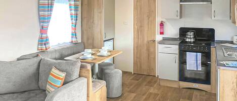 Kühlschrank, Ofen, Herdplatte, Toaster