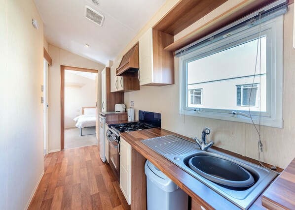 冰箱、烤箱、炉灶、烤面包机