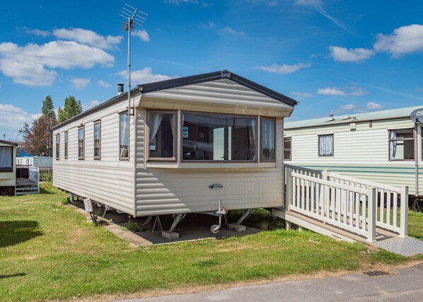 Exterior - Fontwell Caravan Plus (Bognor Regis)