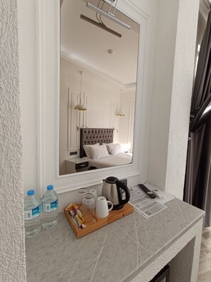 Balkonlu Cift Kisilik Oda | Egyptian cotton sheets, premium bedding, minibar, in-room safe - HOTEL EFZEN (Istanbul)