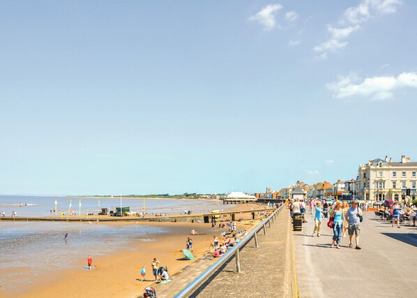 Beach - Standard caravan with one double and two twin. (Burnham-on-Sea)
