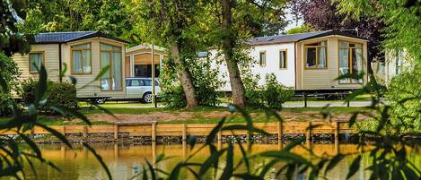 المنطقة المحيطة بالمنشأة