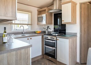 Oven - 1 bedroom accommodation in Holywell Bay (Holywell Bay)