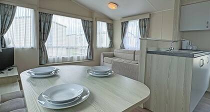 Comfortable caravan with one double and one twin.