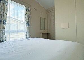 Unclassified image, 5 of 9, button - Comfortable caravan with one double and one twin. (Mablethorpe, Skegness)