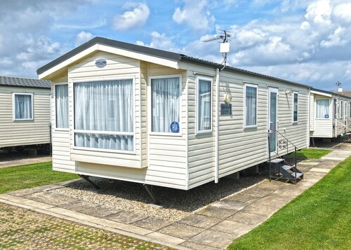 Comfortable caravan with one double and one twin.