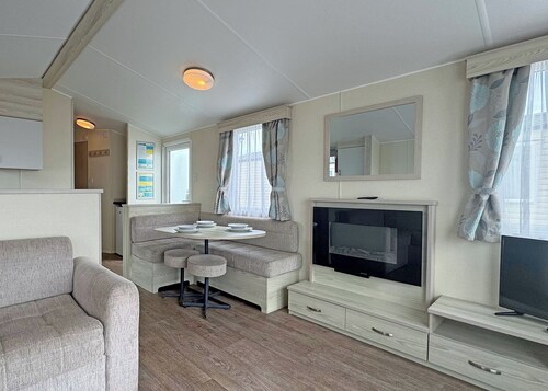 Comfortable caravan with one double and one twin.