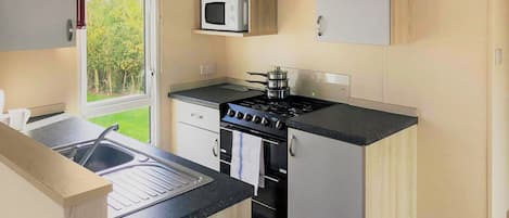 Kühlschrank, Ofen, Herdplatte, Toaster