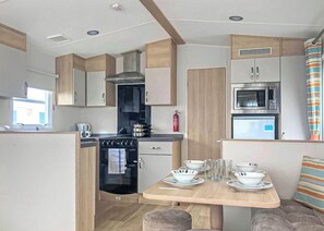 Kühlschrank, Ofen, Herdplatte, Toaster