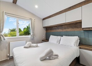 2 bedrooms - Luxurious and contemporary caravan. (Summerhill, Amroth)