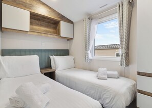 2 bedrooms - Luxurious and contemporary caravan. (Summerhill, Amroth)