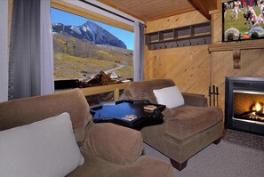 TV, fireplace, offices - First Tracks CB, Slopeside, true ski in/out above kids ski school! (Crested Butte)