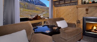 First Tracks CB, Slopeside, true ski in/out above kids ski school!