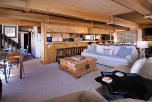 TV, fireplace, offices - First Tracks CB, Slopeside, true ski in/out above kids ski school! (Crested Butte)
