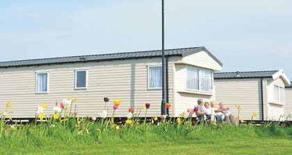 Highlander 3 Holiday Caravan Gold