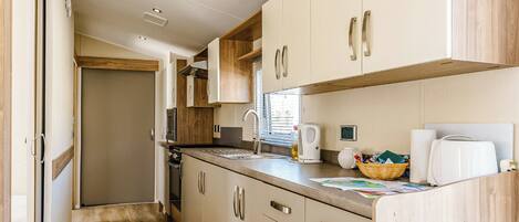 Fridge, oven, stovetop, toaster