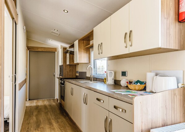 Fridge, oven, stovetop, toaster