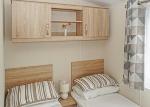 2 bedrooms, free WiFi - 2 bedroom accommodation in Gwespyr, Nr Prestatyn, Denbighshire (Gwespyr, Nr Prestatyn, Denbighshire)