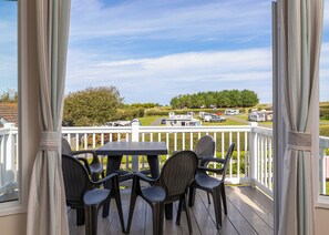 Outdoor dining - 3 bedroom accommodation in Holywell Bay (Holywell Bay)