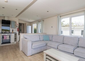 Living area - 3 bedroom accommodation in Holywell Bay (Holywell Bay)
