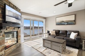 Smart TV, fireplace, stereo