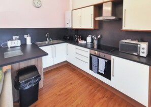 Geladeira, fogão, cooktop, torradeira