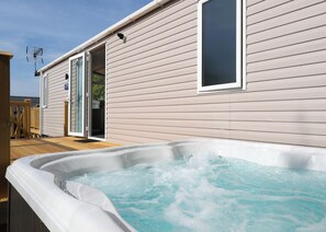 Outdoor spa tub - Luxurious modern caravan with one double with en suite W. (Narberth)
