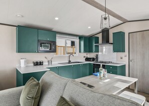 Oven - Luxurious modern caravan with one double with en suite W. (Narberth)