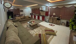 2 bedrooms, laptop workspace, WiFi - Orangeloft Expressway Murree (Murree)