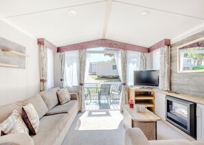Living area - Spacious and luxurious 12ft-wide caravan with one double and two twin bedrooms. (Axminster)