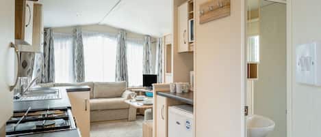 ثلاجة، فرن، موقد طهي مسطح، محمصة خبز