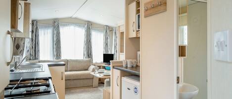 Réfrigérateur, four, plaque de cuisson, grille-pain