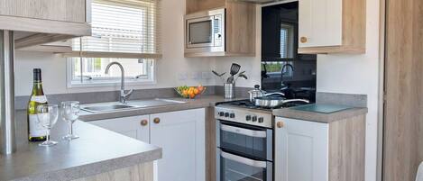 冷蔵庫、オーブン、コンロ、トースター