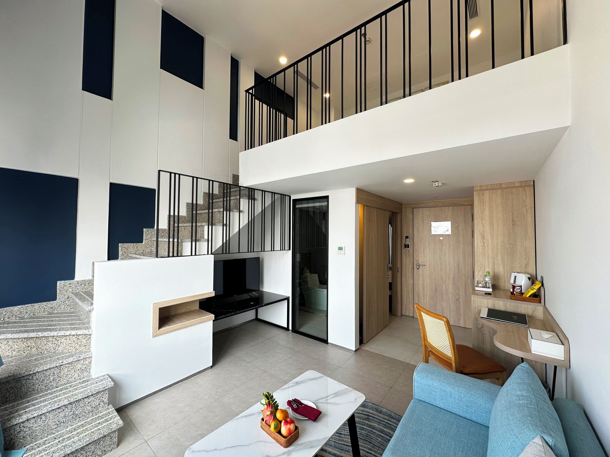 Maisonnette, uitzicht op stad | Luxe beddengoed, een minibar met enkele gratis items