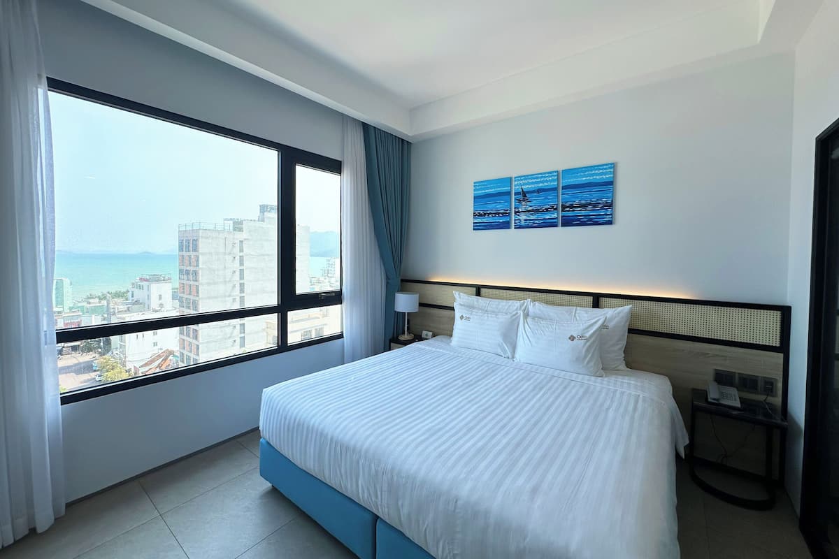 Phòng đôi hoặc 2 giường đơn Deluxe, quang cảnh biển | Bộ đồ giường cao cấp, minibar với thức ăn, đồ uống miễn phí