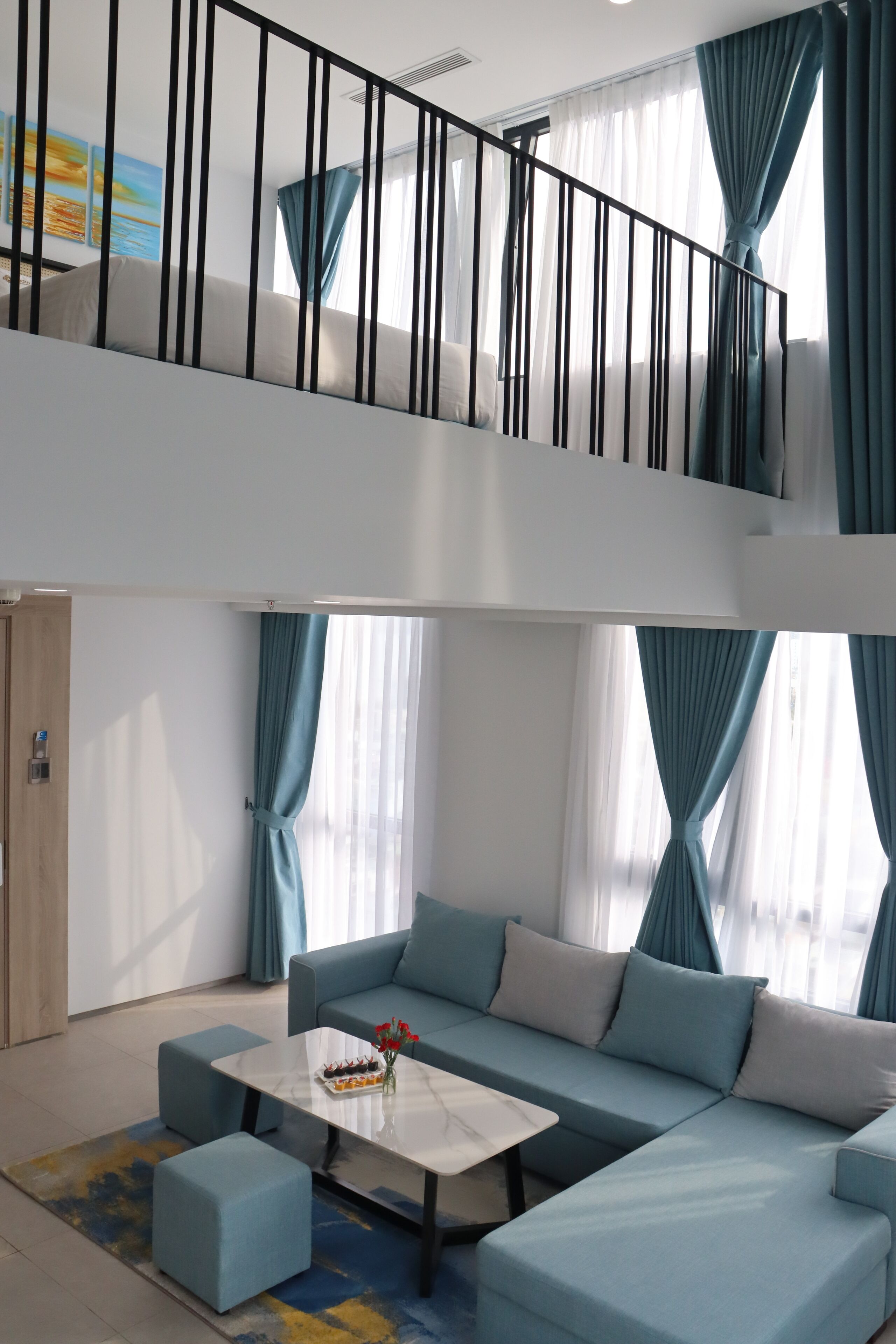 Ático de lujo | Zona de estar | Smart TV de 40 pulgadas con canales por cable, una televisión