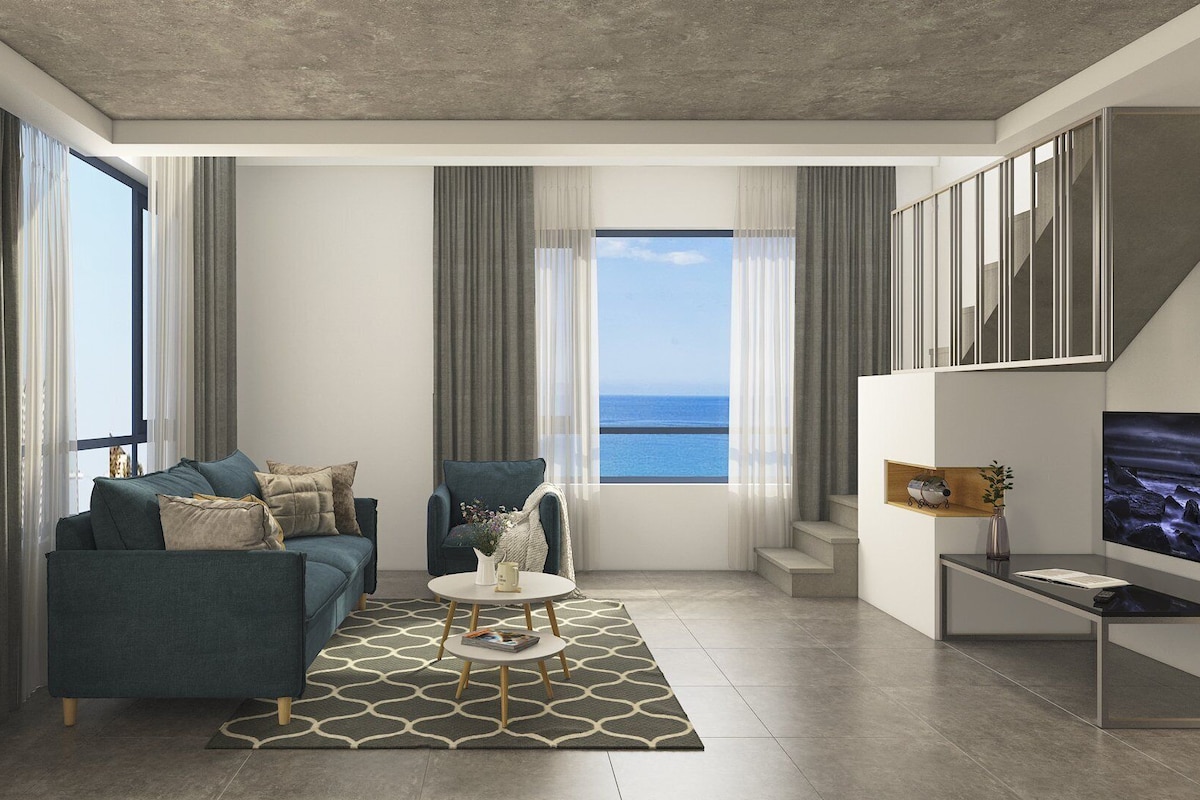 Living area | 40-inch Smart TV with cable channels, TV