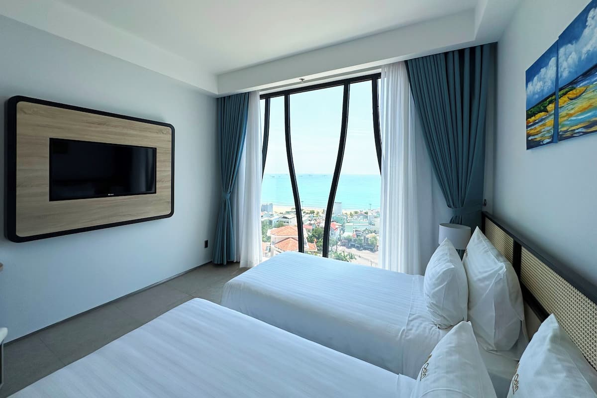 Phòng đôi hoặc 2 giường đơn Premium, quang cảnh biển | Bộ đồ giường cao cấp, minibar với thức ăn, đồ uống miễn phí